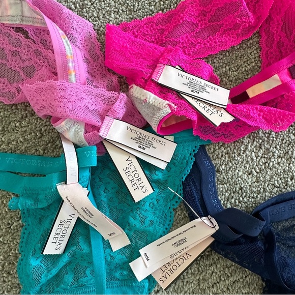 Victoria's Secret Low Rise Thong (2) and V-String (2) Size Medium - Picture 3 of 3